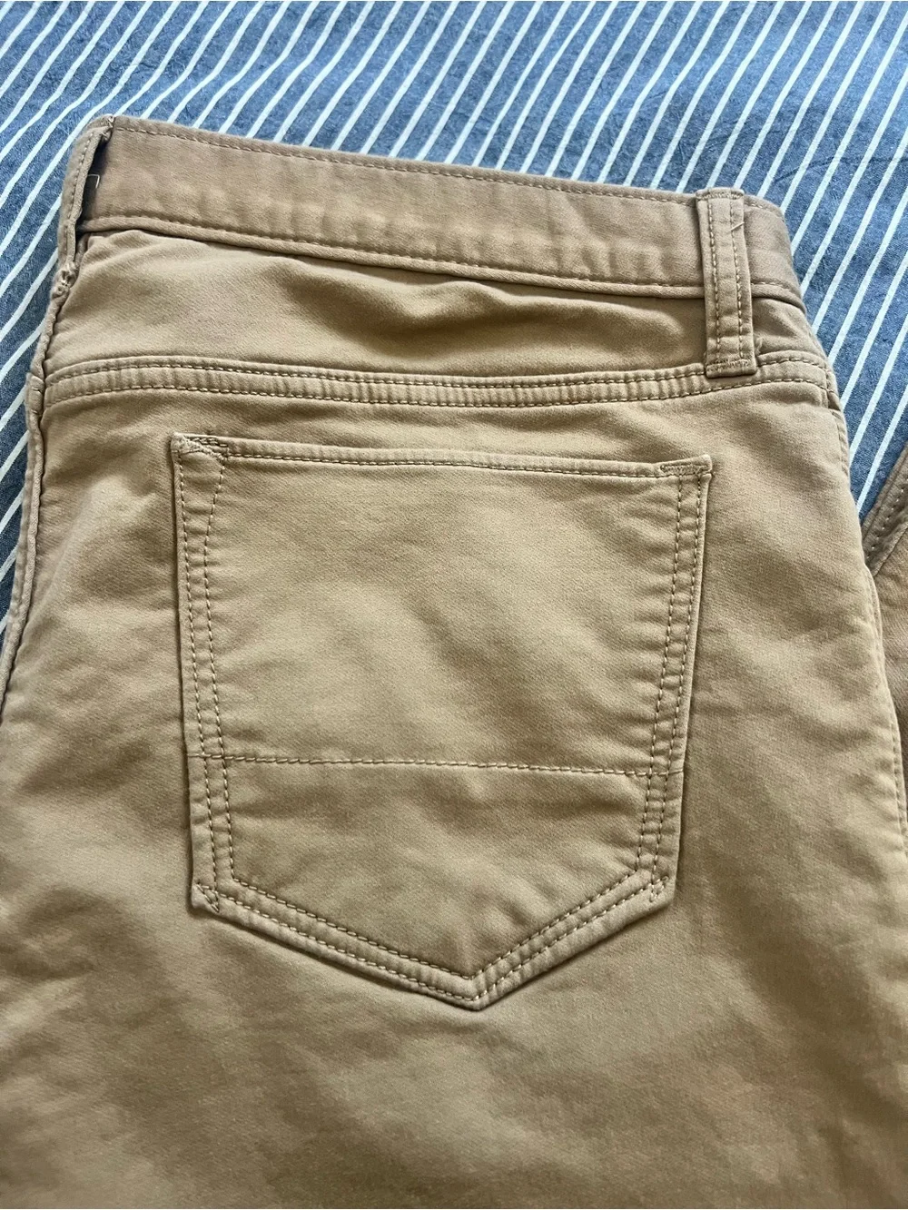 Banana Republic men’s travel jean, 35x30, slim fit khaki color